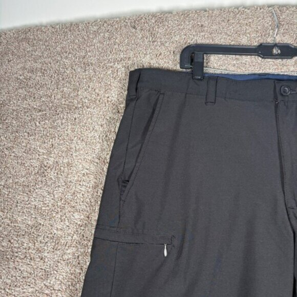 IZOD Golf Men Black Performance Cargo Shorts Size 38 Flat Front Side Zip Pockets - Picture 2 of 7
